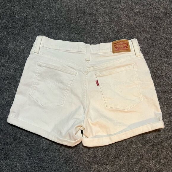 Vintage white Levi’s shorts - Picture 2 of 5
